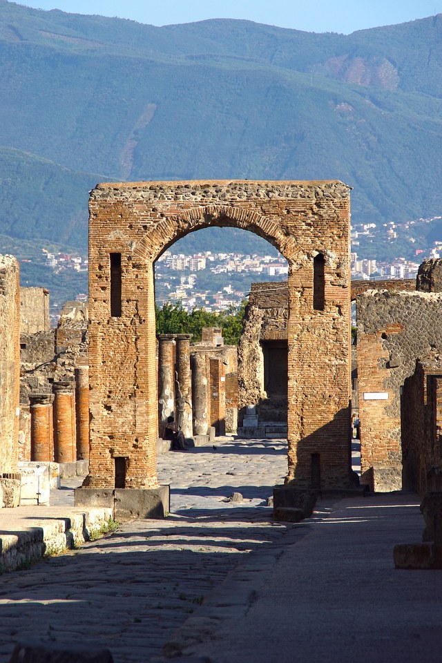 ČAROBNI JUG ITALIJE 2025 SORRENTO – COSTA AMALFITANA – CAPRI – POMPEJI – VEZUV – NAPULJ